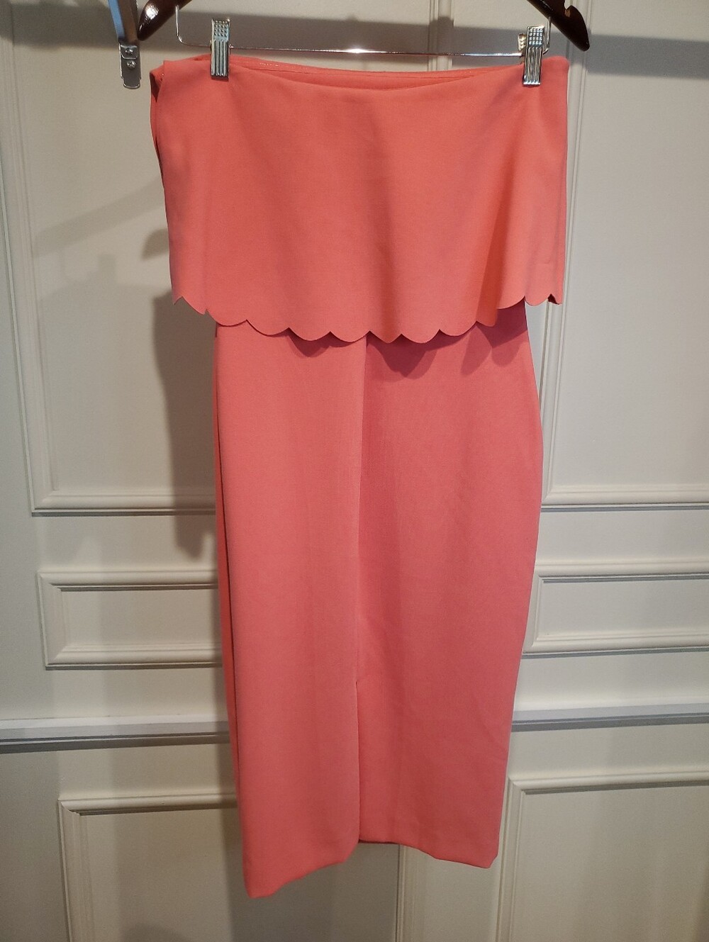 Likely Strapless Scallop-Trim Flamingo Color Midi Dress Bodycon Women's Size 4 - Picture 3 of 10